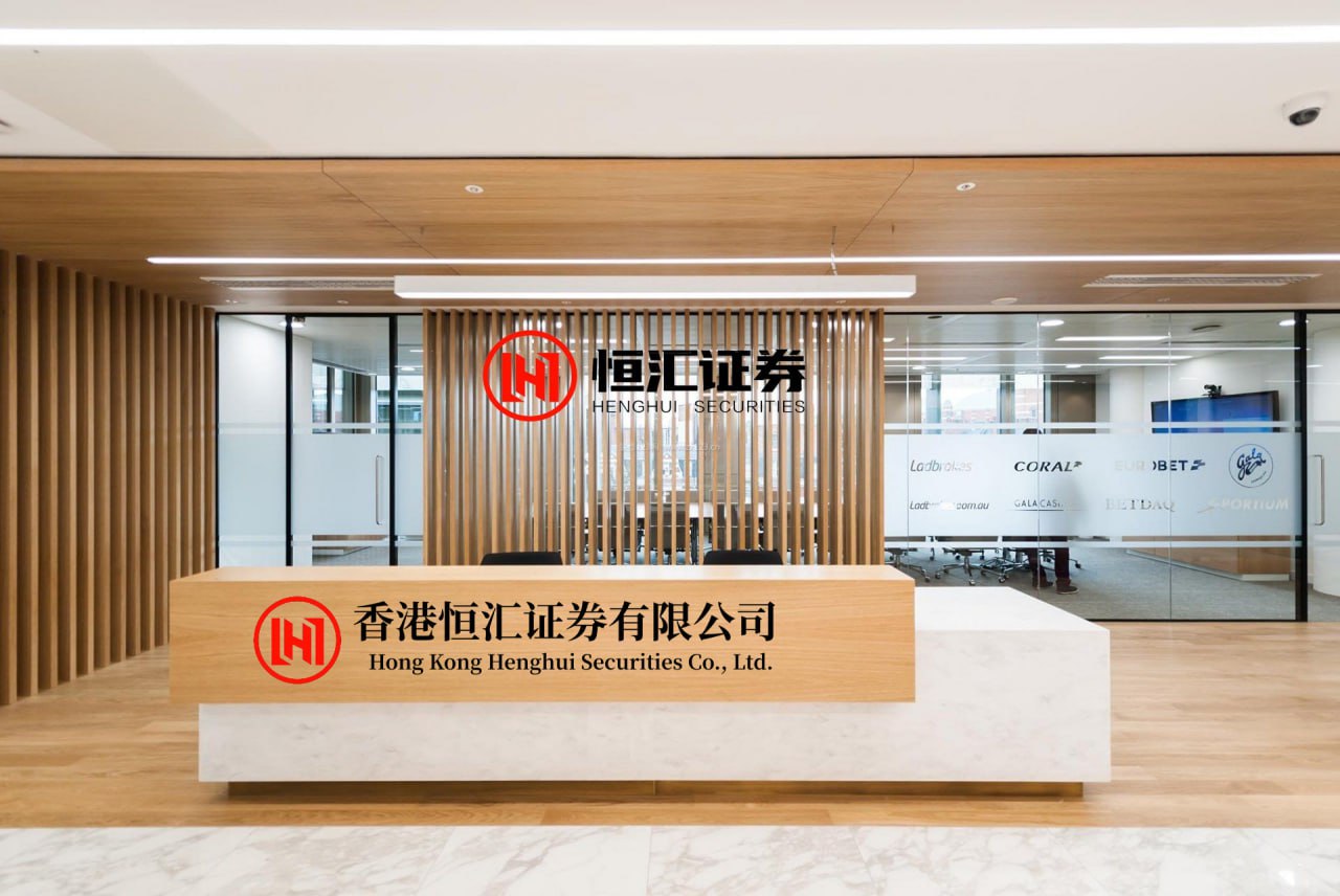 东方优配平台 意大利：“三色箭”飞行表演